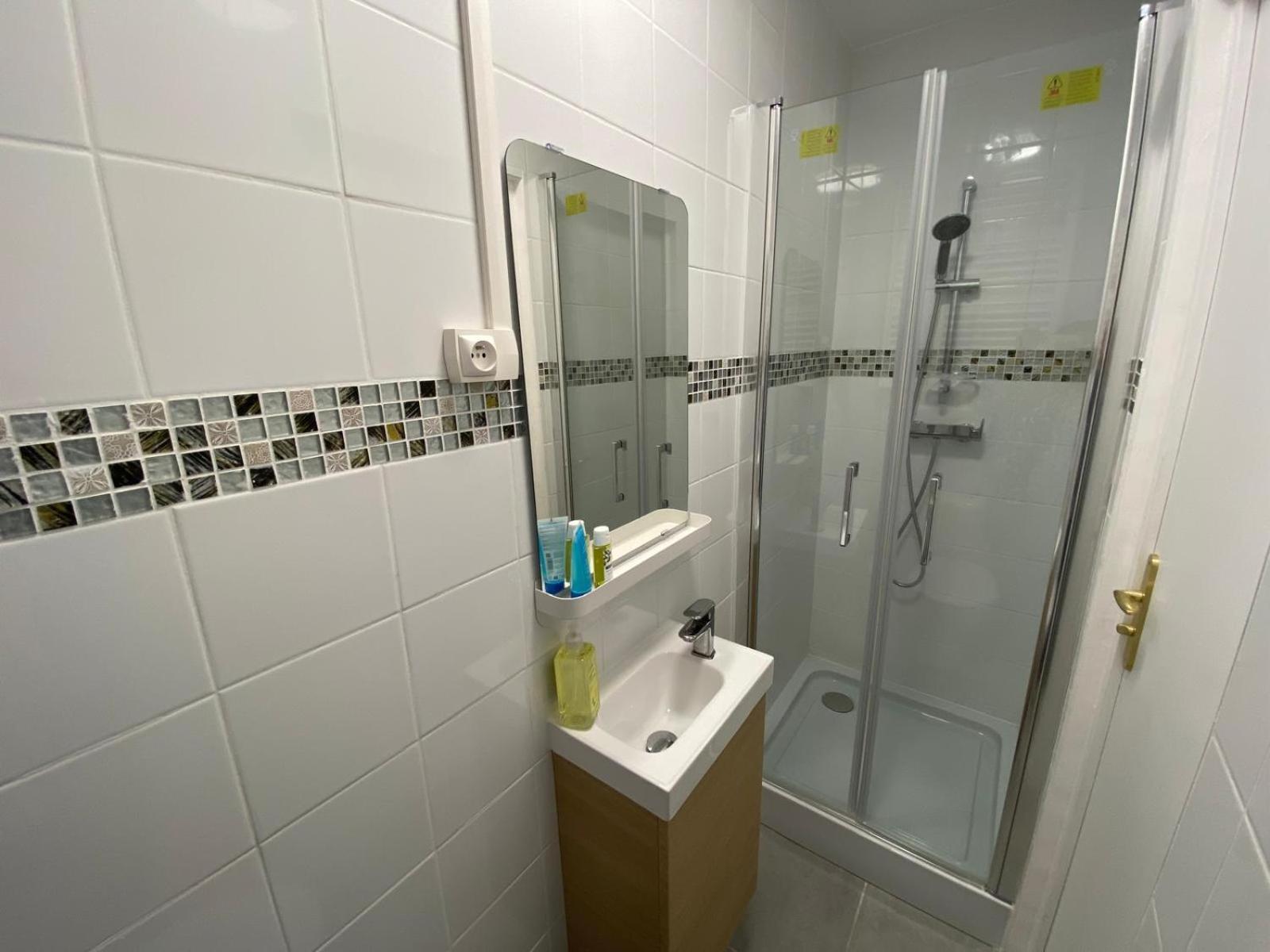 Chambre Tout Confort 호텔 Limay 외부 사진